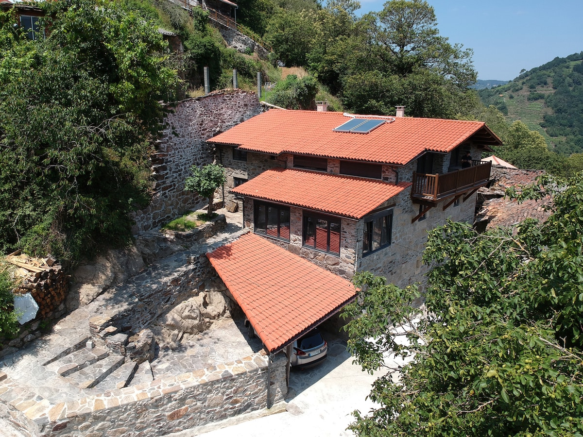 Casa Yañez modern accommodation in Ribeira Sacra