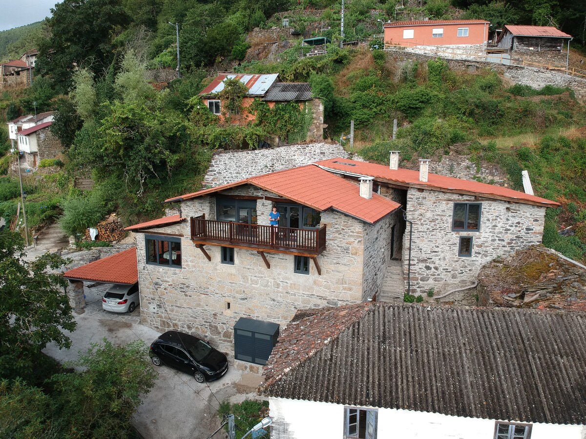 Casa Yañez modern accommodation in Ribeira Sacra