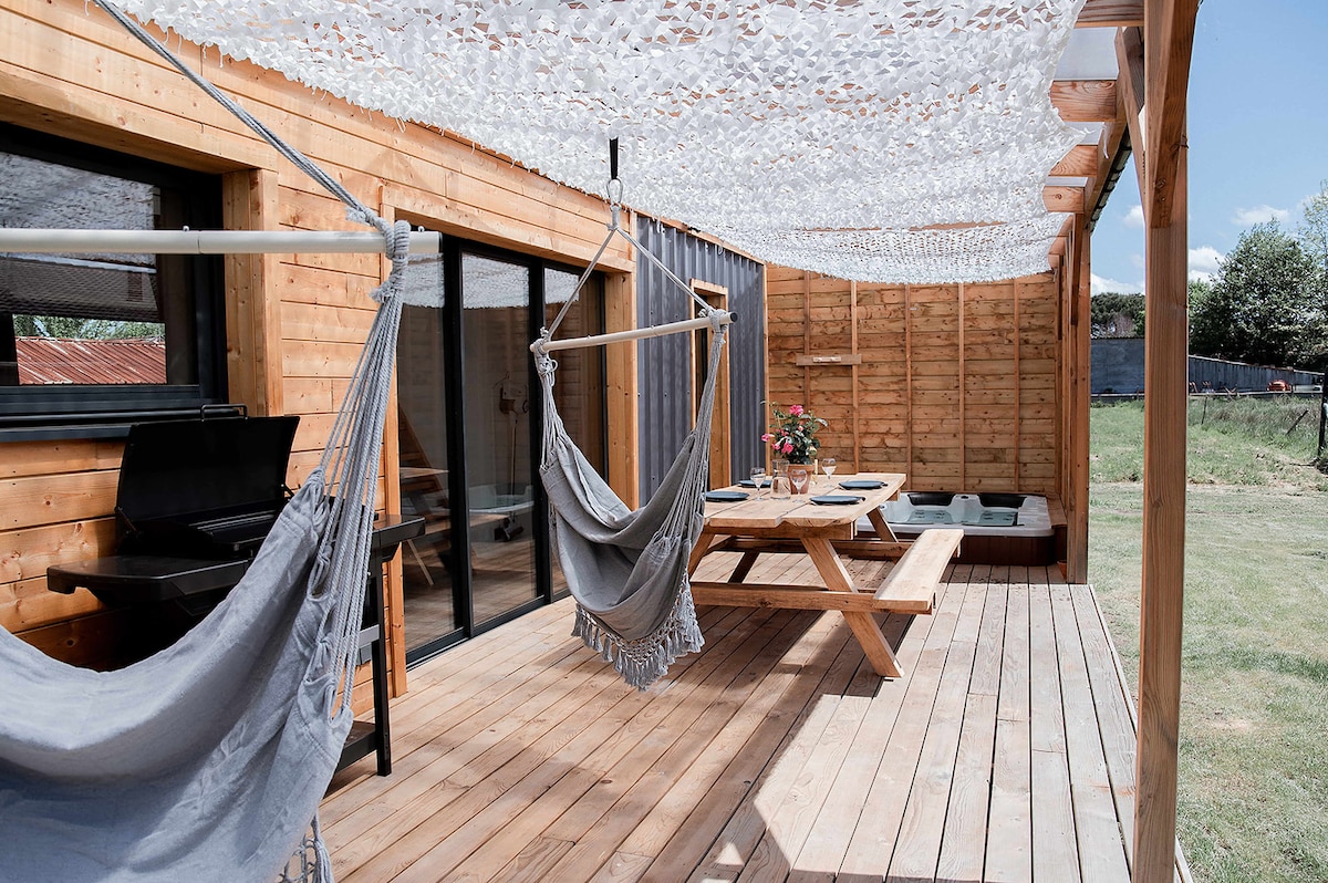 Tiny house contemporaine + jacuzzi et parking