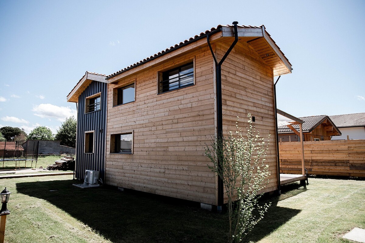 Tiny house contemporaine + jacuzzi et parking