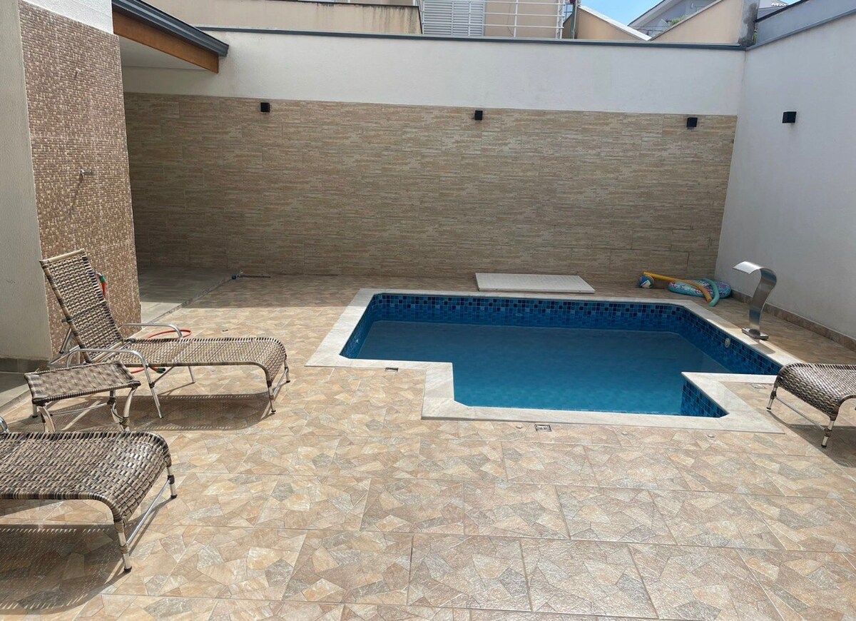 Casa completa em Condominio com piscina