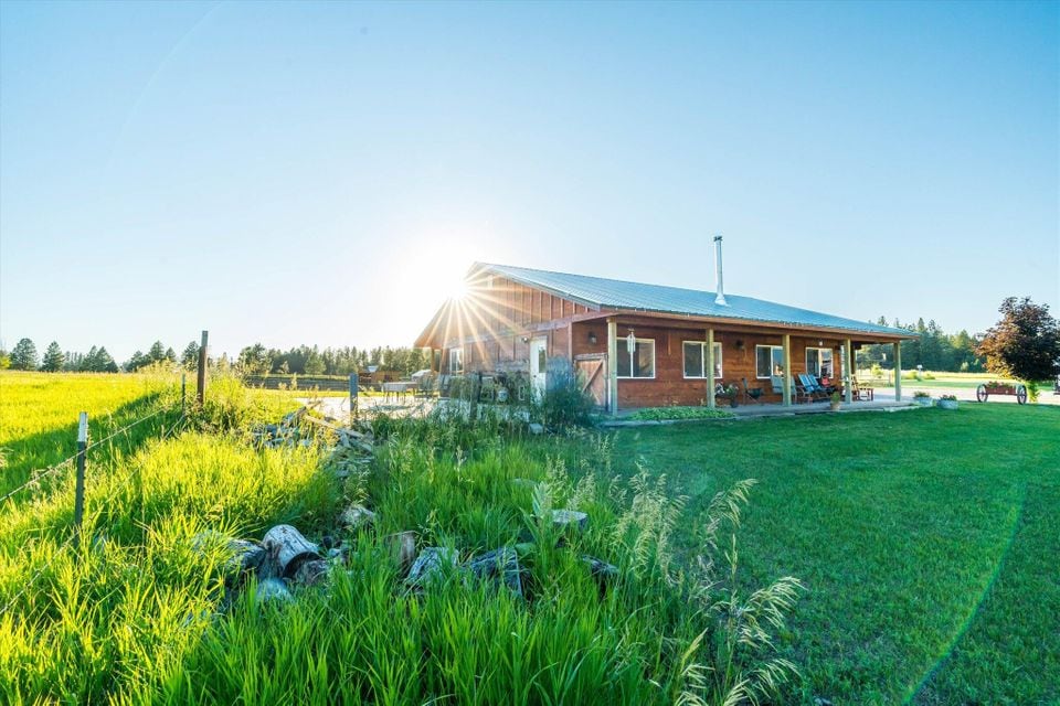 Rustic Wonder - Close to Glacier, Great Mtn Views