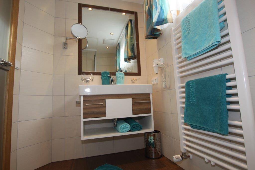 Stark 8 double rooms shower/toilet/balcony