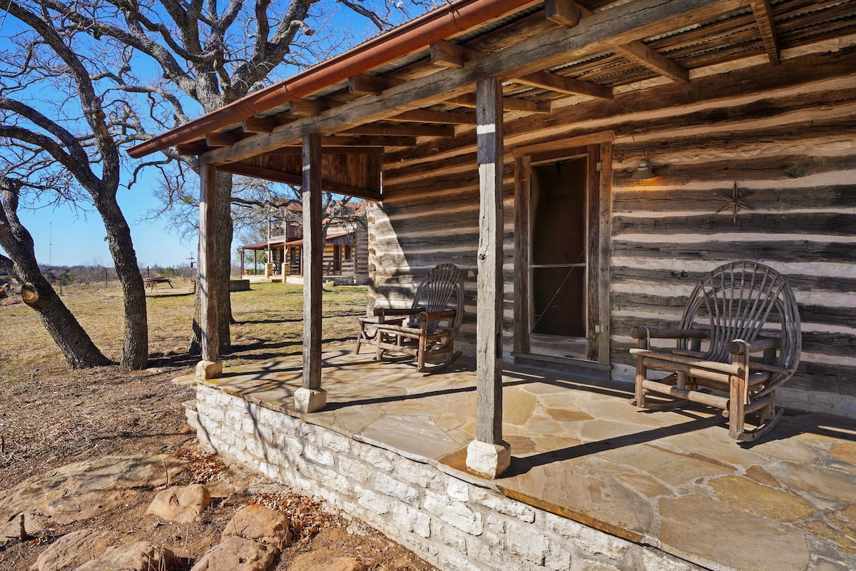 Digital detox - log cabin w stunning views ! $130