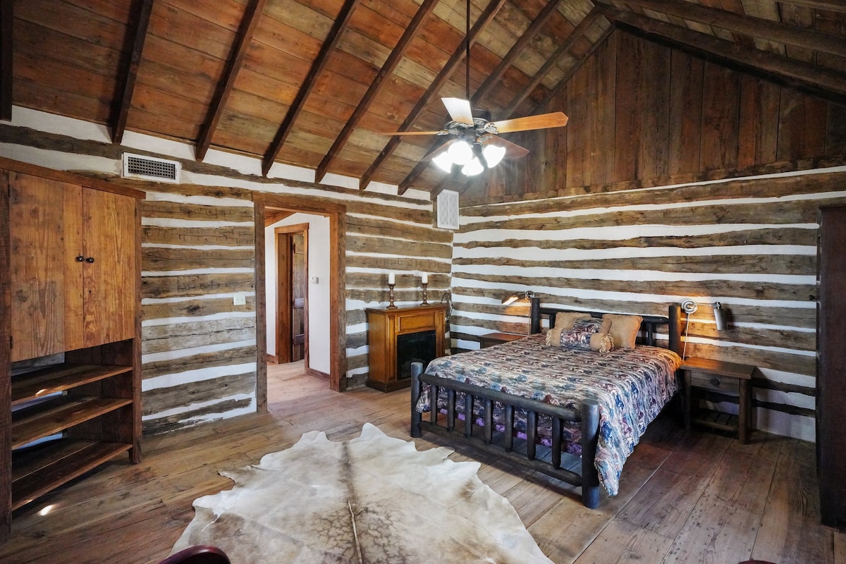 Digital detox - log cabin w stunning views ! $130