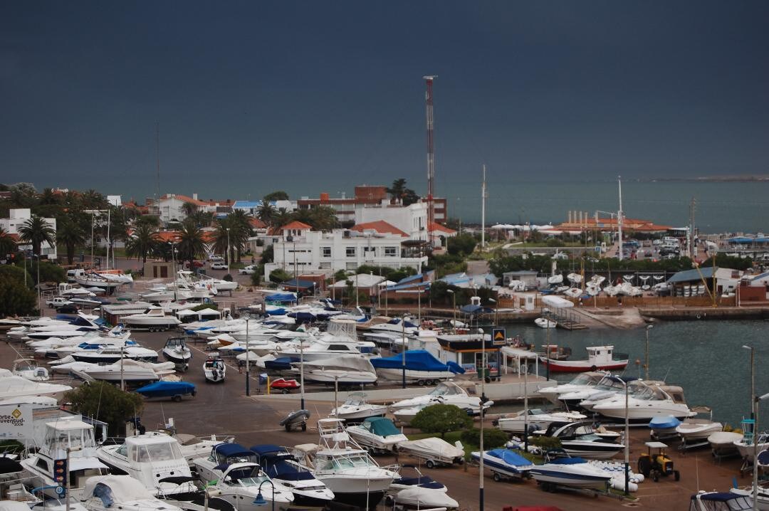 可欣赏埃斯特角港（ Punta del Este Port ）美景的大阳台