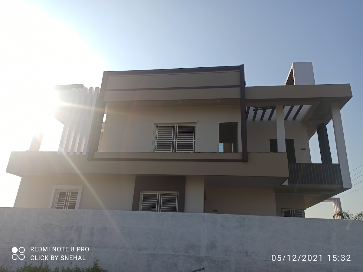 4bhk spacious bunglow