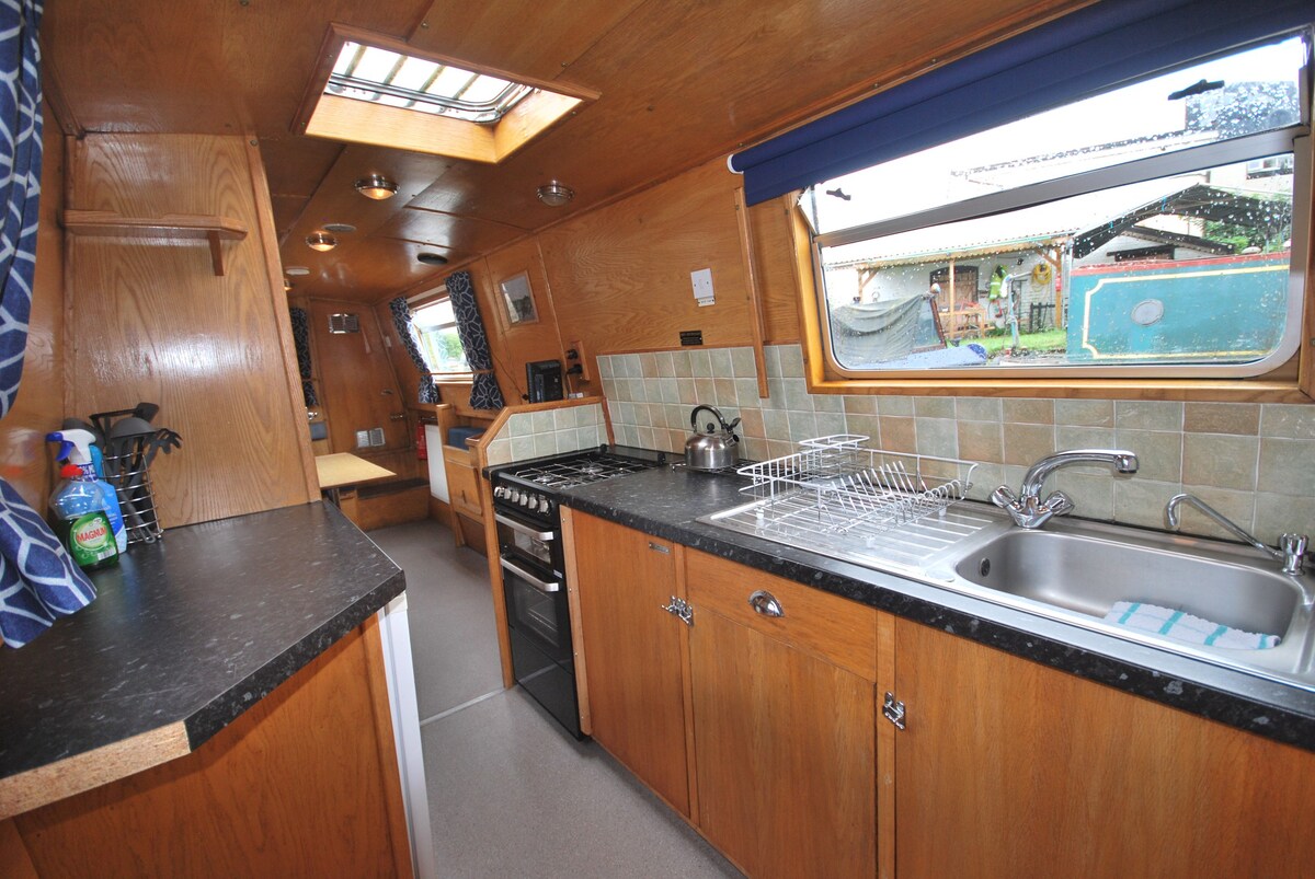 Floating Holidays, Osprey, Sleeps 8