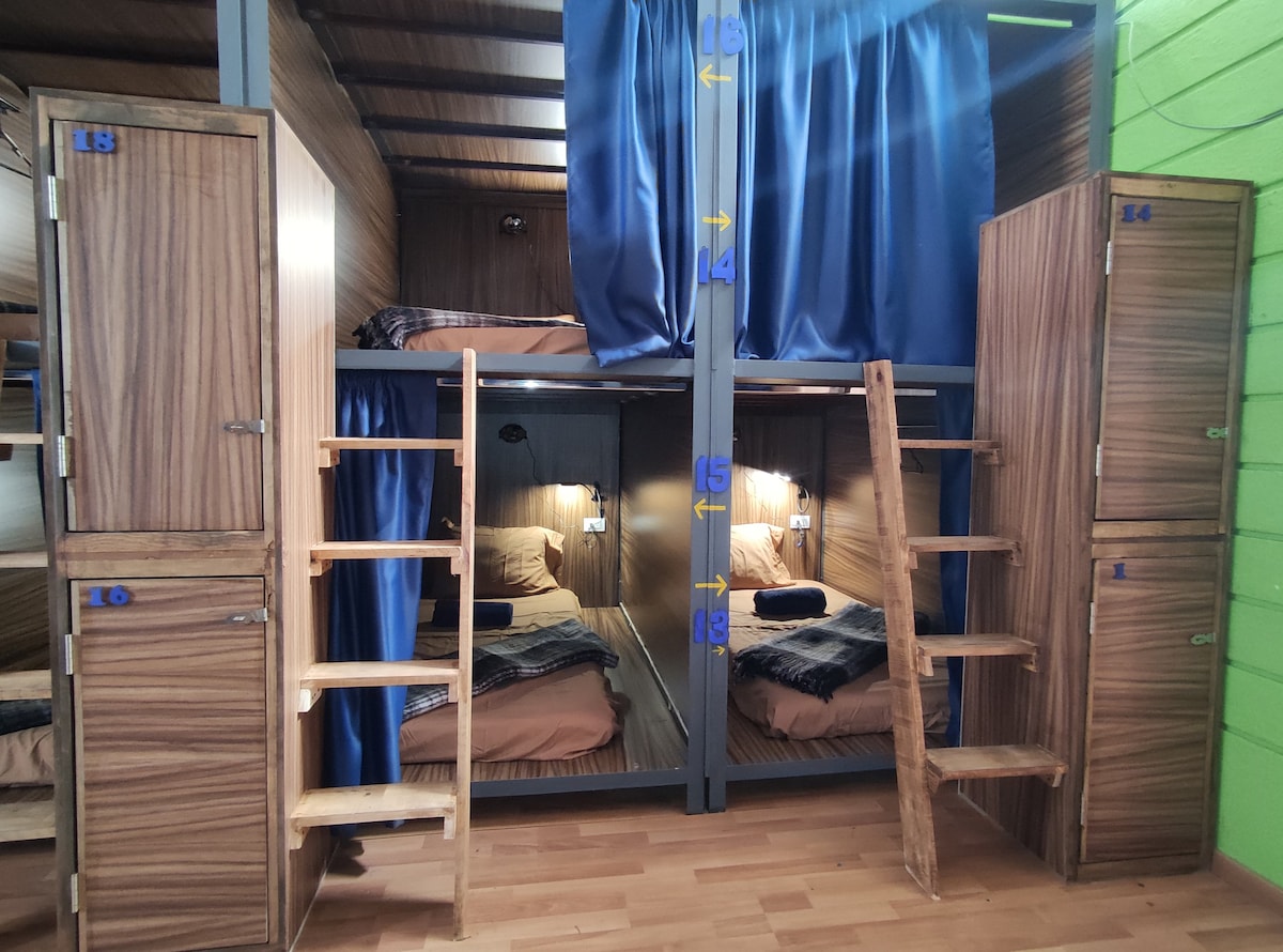 Leveli Coliving Spacious Capsule Bed #8