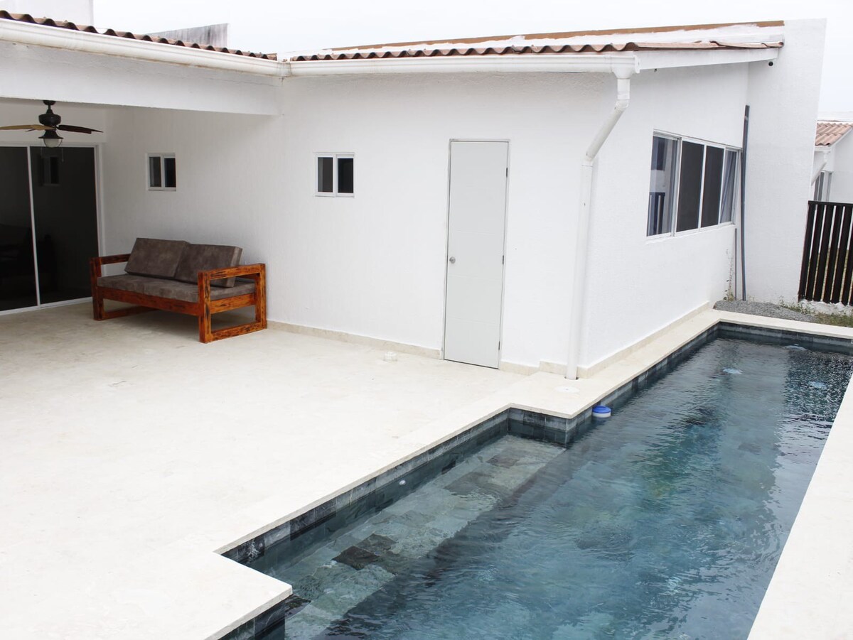 Villa in Playa Coronado *Paradise Point Community*