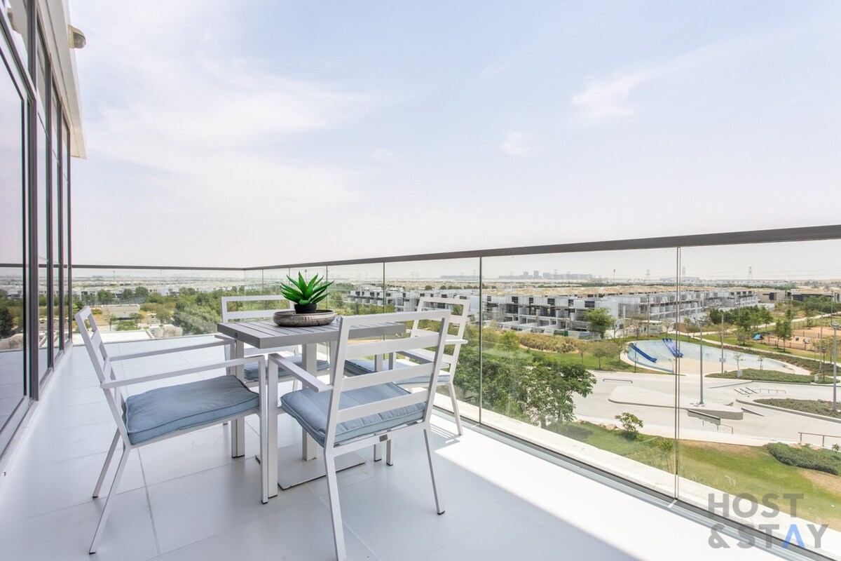 Parkview 2BR in Orchid, Damac Hills | Host & Stay