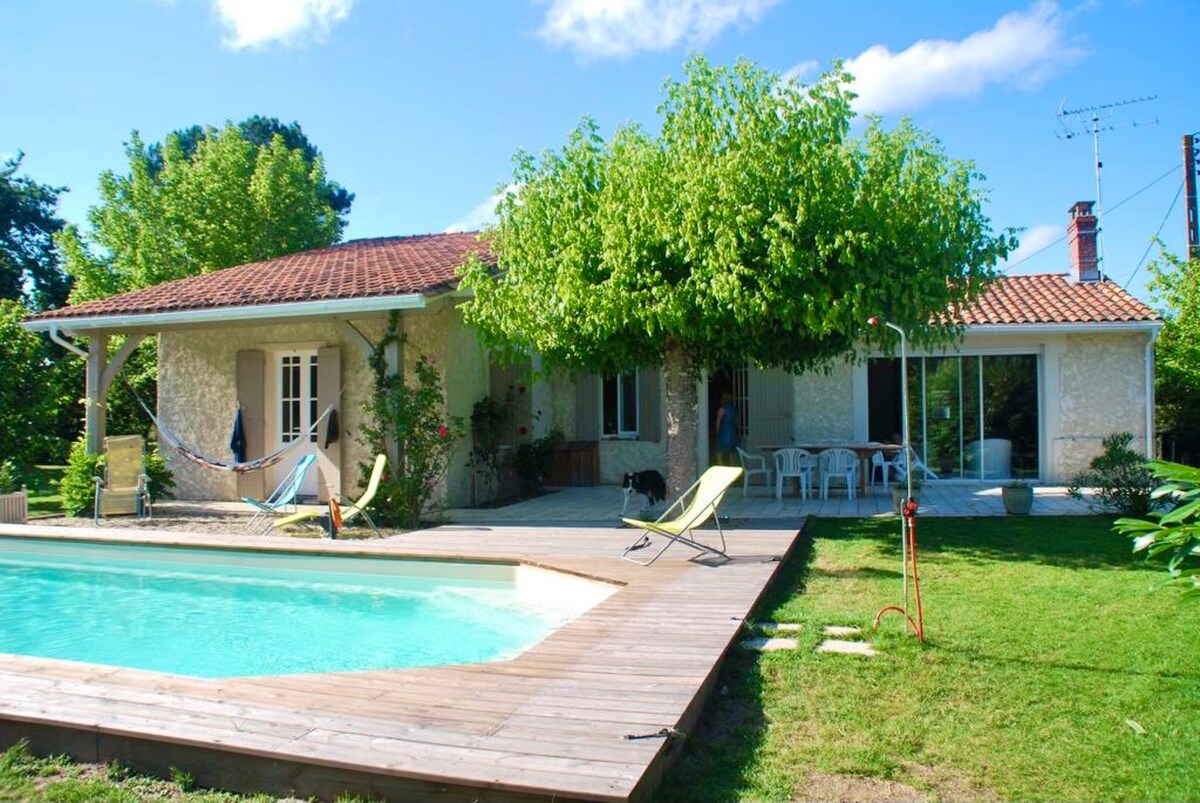 Welcoming house with pool in Lacanau Ville