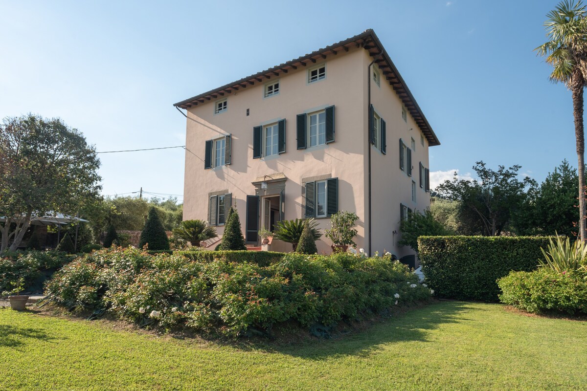 Villa Cassandori - Luxury with pool near Lucca