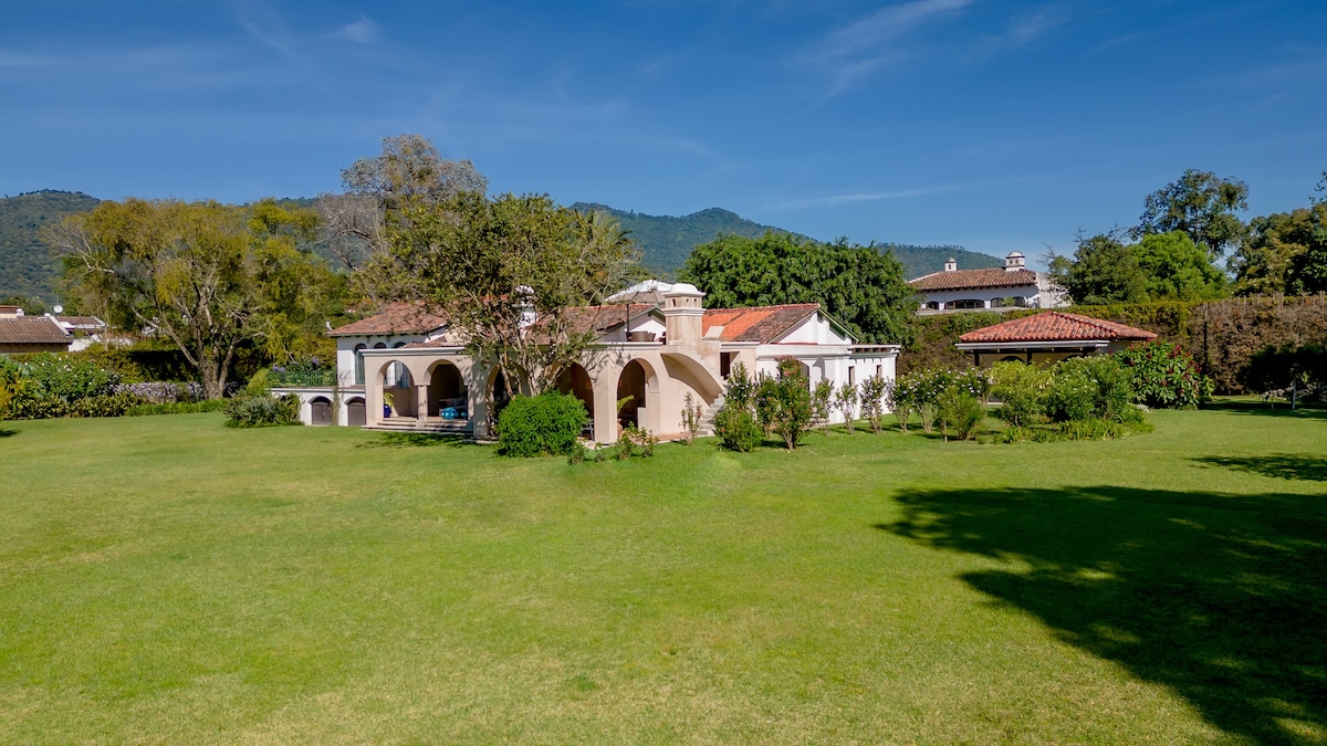 Luxurious Villa & Gardens in Amazing location