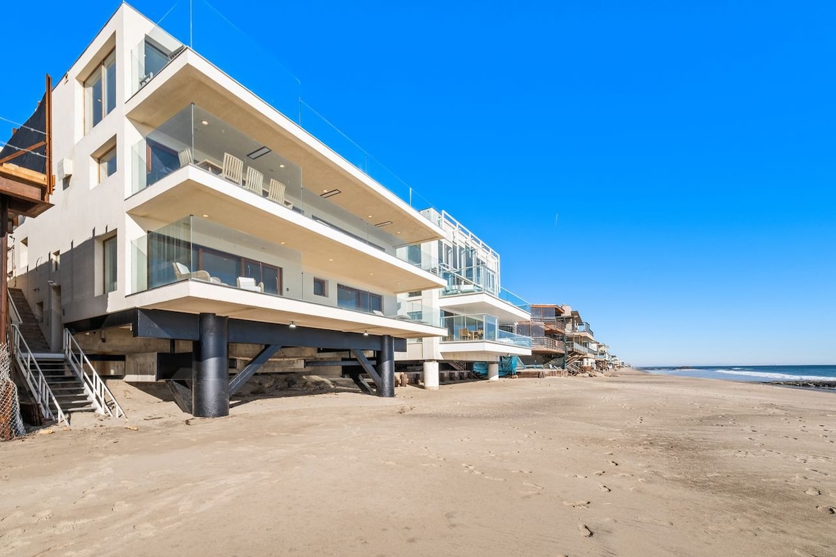 Beachfront- Centrally Located off PCH on Dry Beach