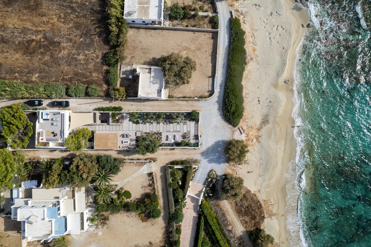 Beachfront 3BR Villa Iremia in Naxos