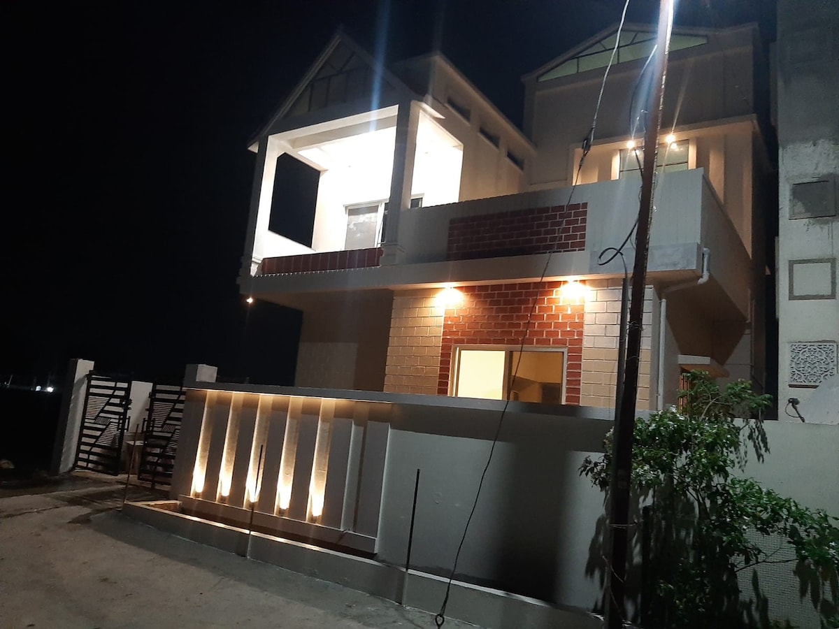 Parijat Bunglow 
Luxury HomeStay