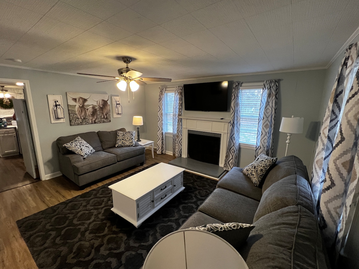 Cottage on 81 - Greenville, SC