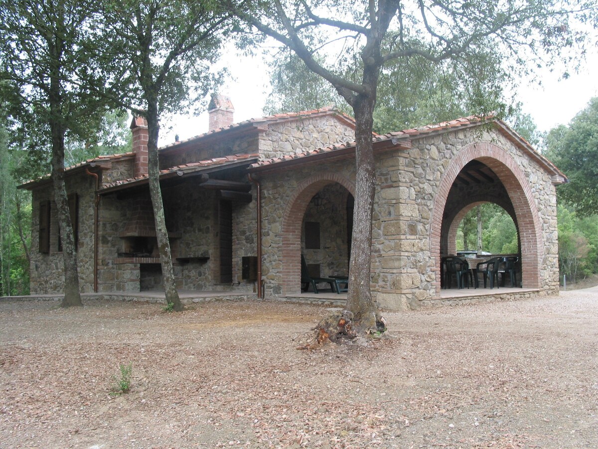 Rustico toscano  in un parco