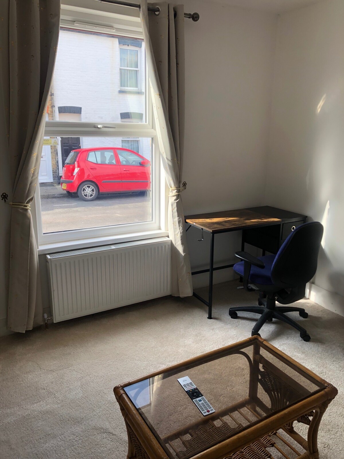 Two Bedroom End of Terrace House near High Street