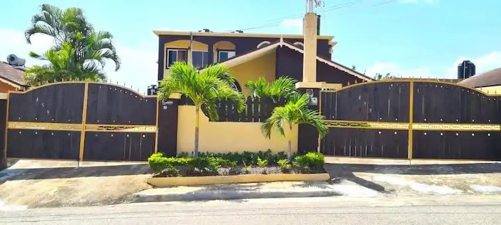 Luxury Townhome in Montego Bay