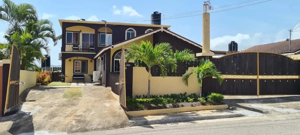 Luxury Townhome in Montego Bay