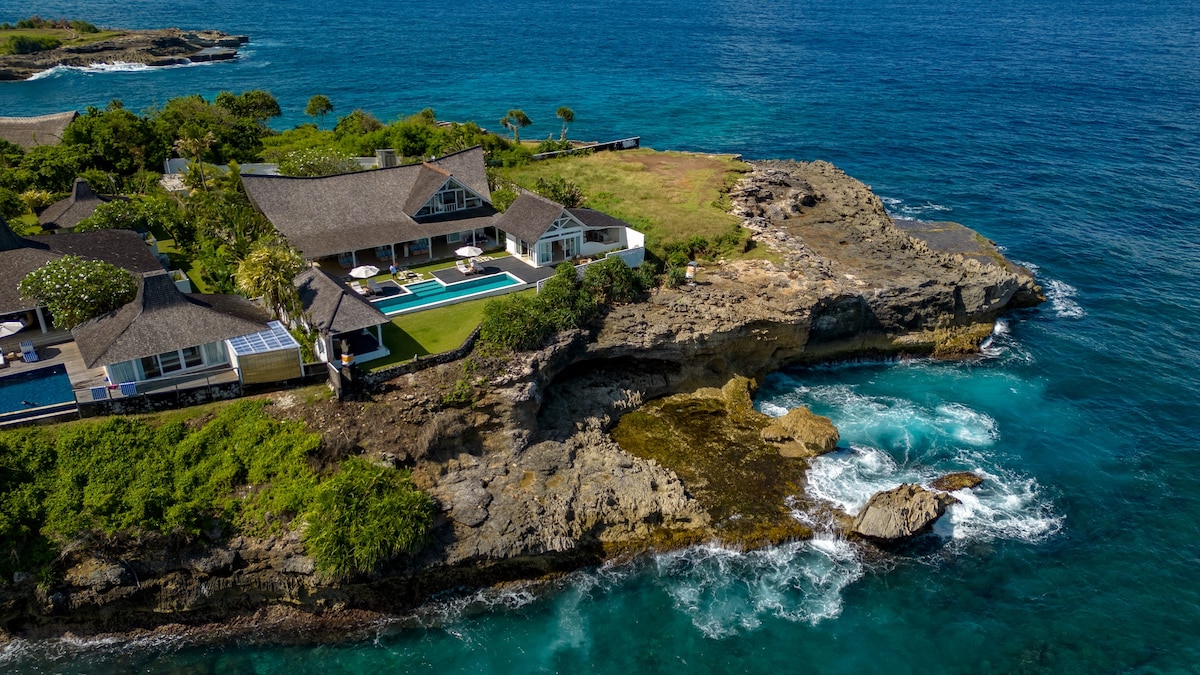 Contemporary 3BR Cliffside Luxury Villa