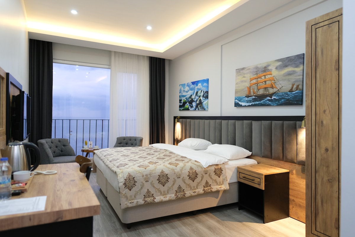 Sea View Deluxe Room & Breakfast