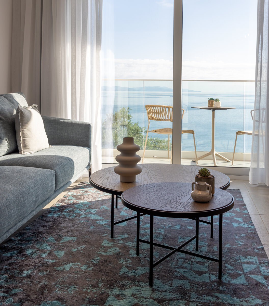 Luxury Two Bedroom Ocean-View Apartment