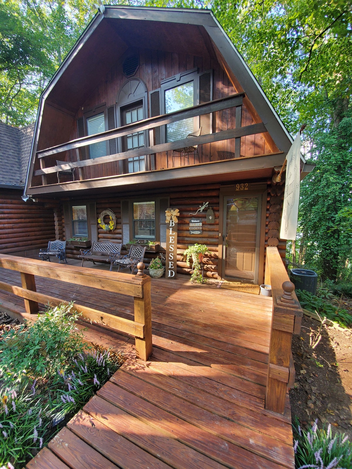 Log Cabin on the Lake