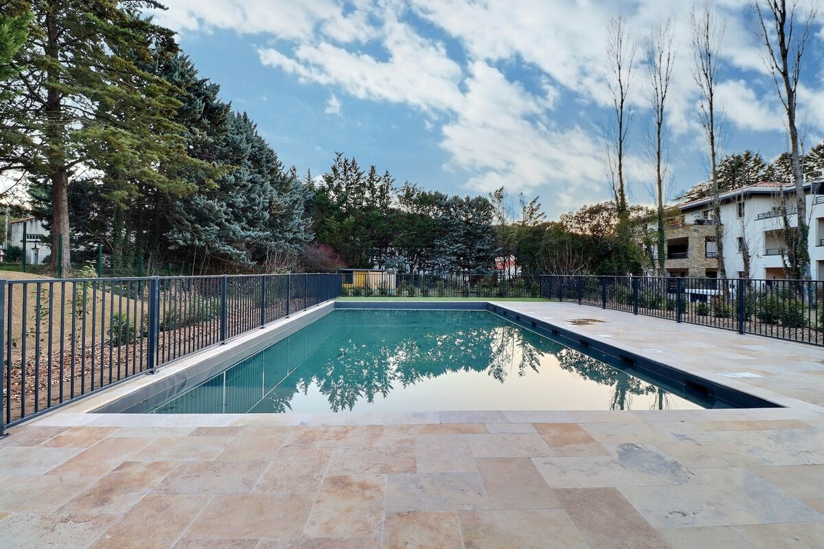 Appartement moderne - Terrasse - Piscine - Parking