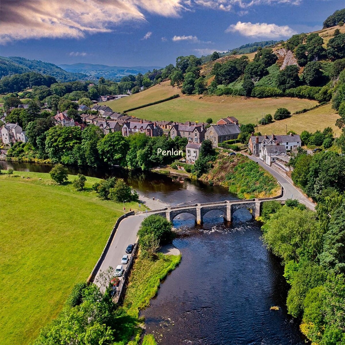 Stunning Riverside Cottage in Carrog North Wales