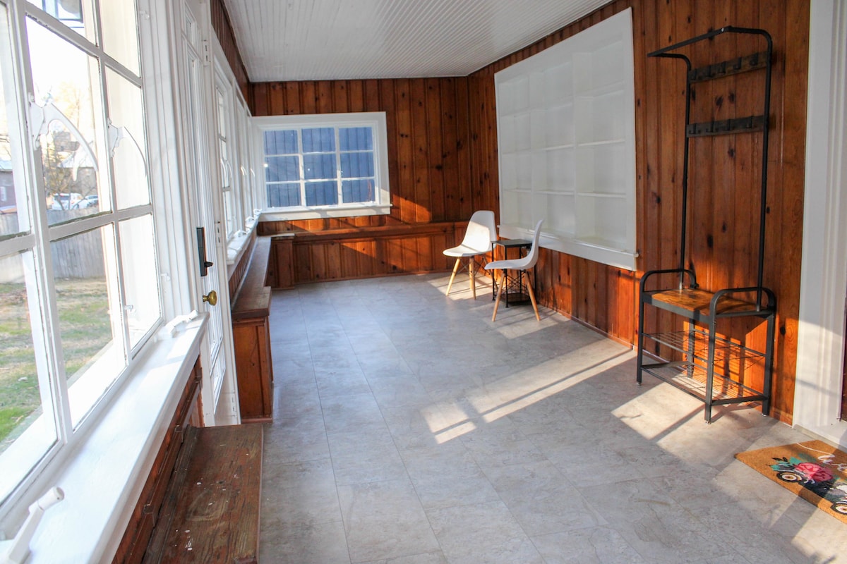 Spacious Farmhouse Near Red River Gorge Sleeps 12