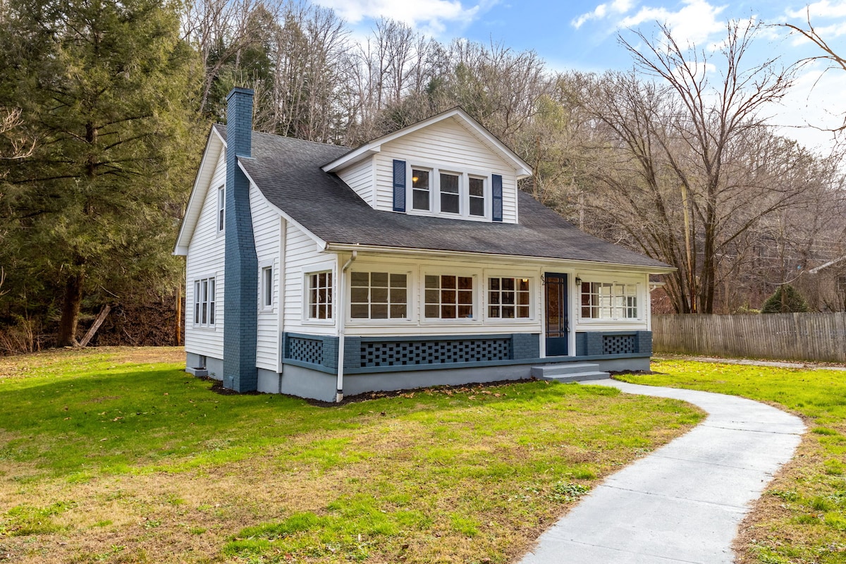 Spacious Farmhouse Near Red River Gorge Sleeps 12