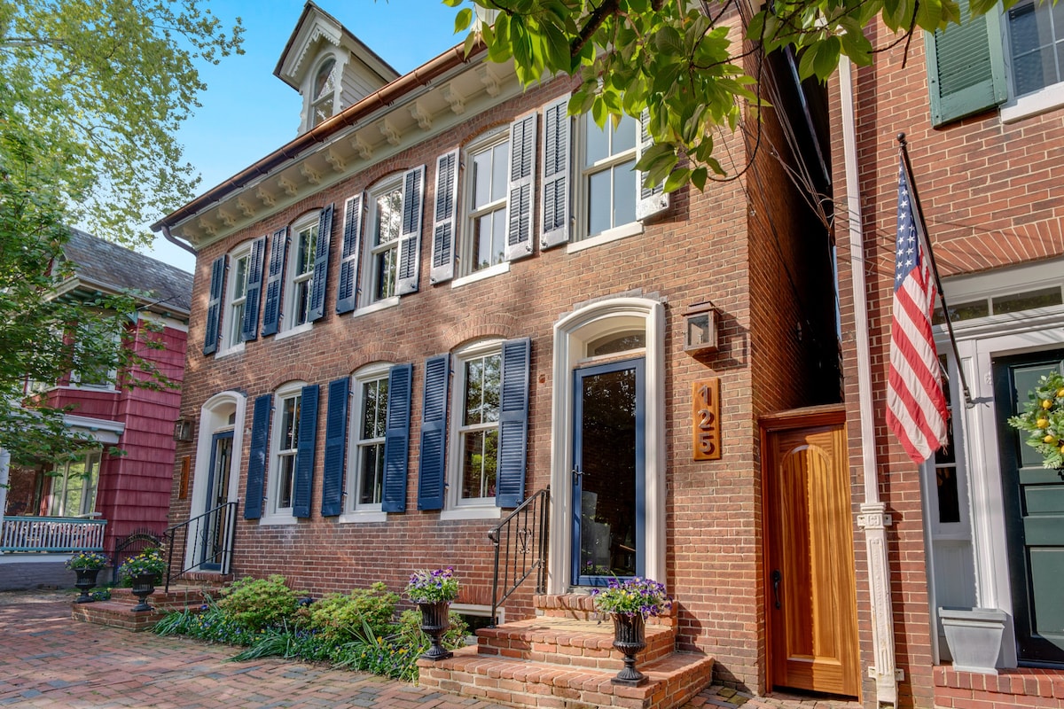 125 High - Luxury Historical Brick Victorian