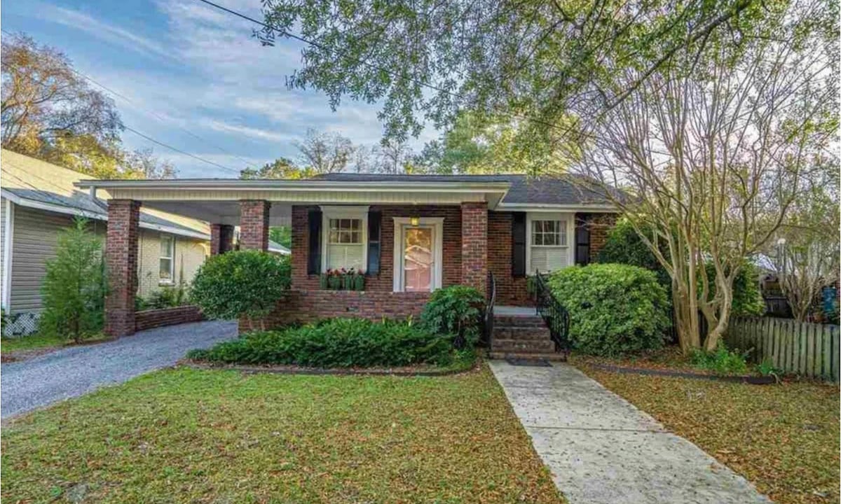 Quaint Bungalow in Historic Downtown Florence