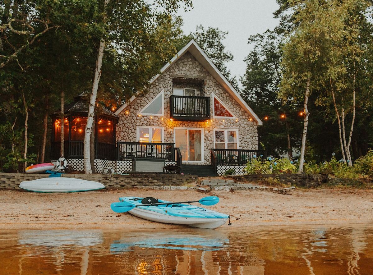 Cobb Cottage: Lake Beachfront Paradise!