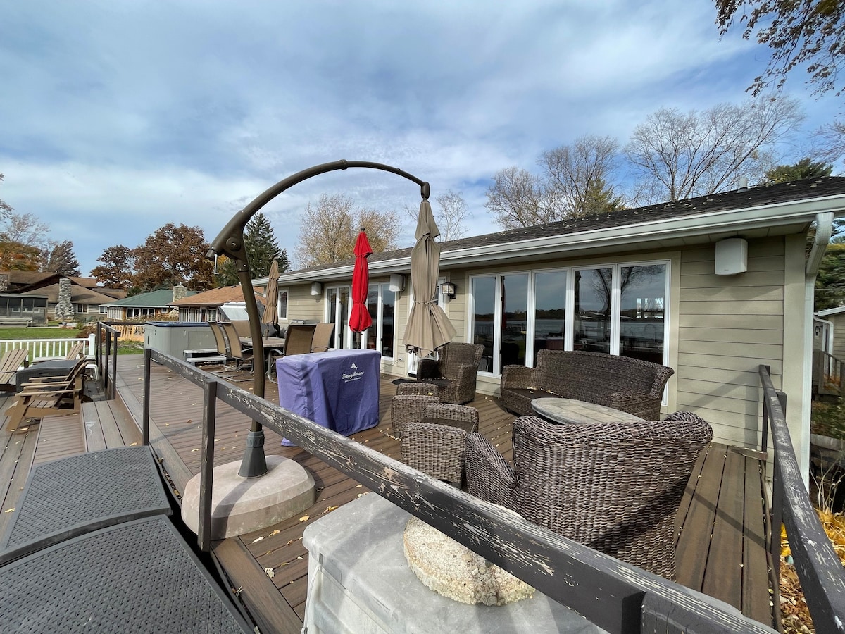 Outdoor Hot Tub-Year Round, Lakefront HM