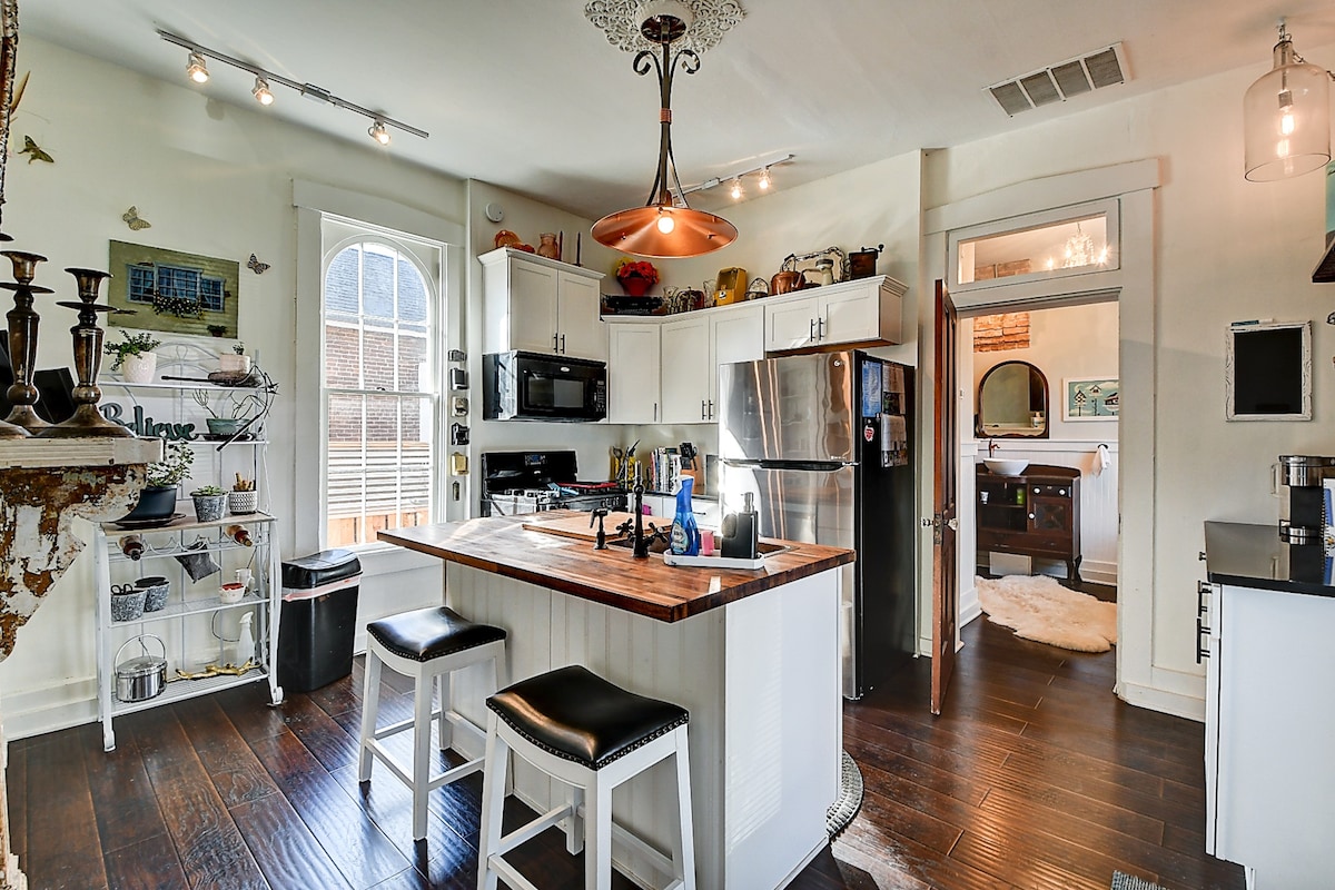 Historic Tiny Home w Hot Tub!