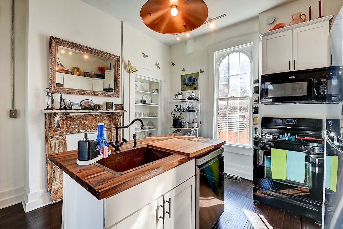 Historic Tiny Home w Hot Tub!