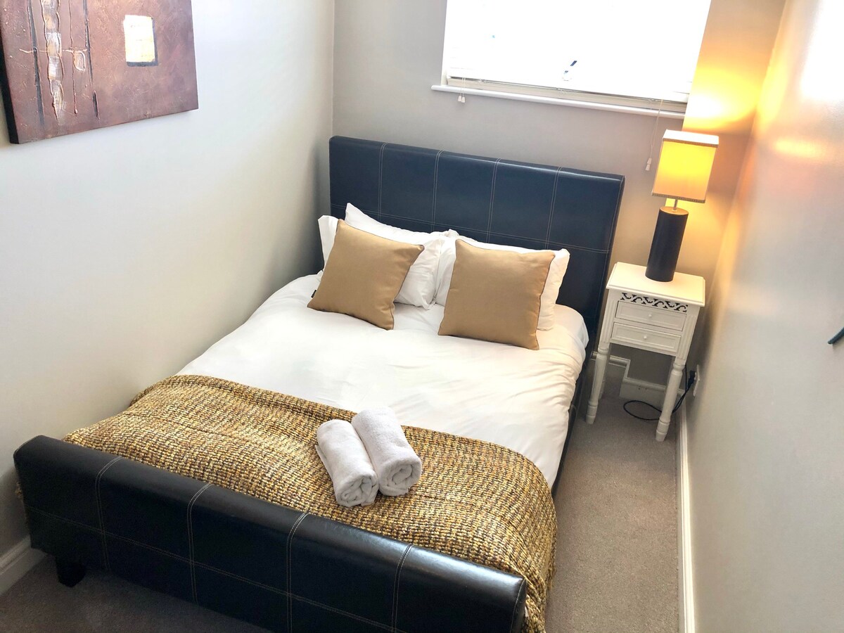 温莎庭院公寓（ The Courtyard Apartments Windsor ） - 2张床/5TC