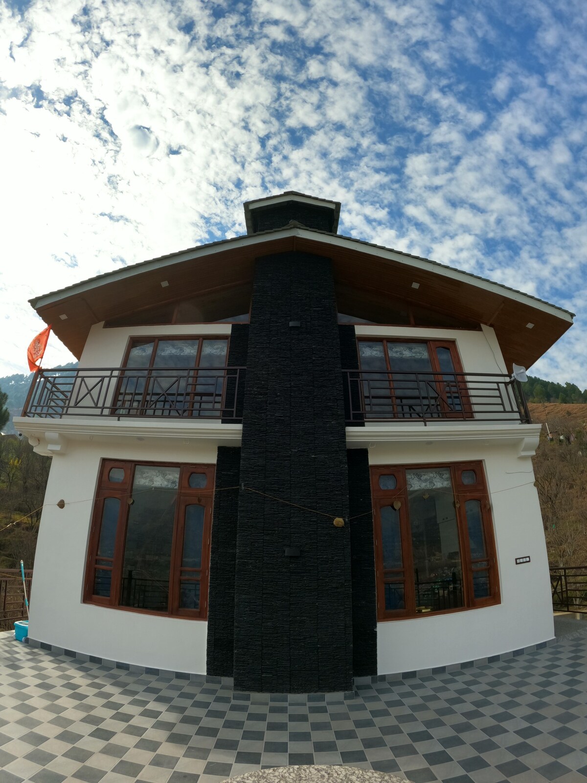 The White House Luxury Homestay by Raj Orchards