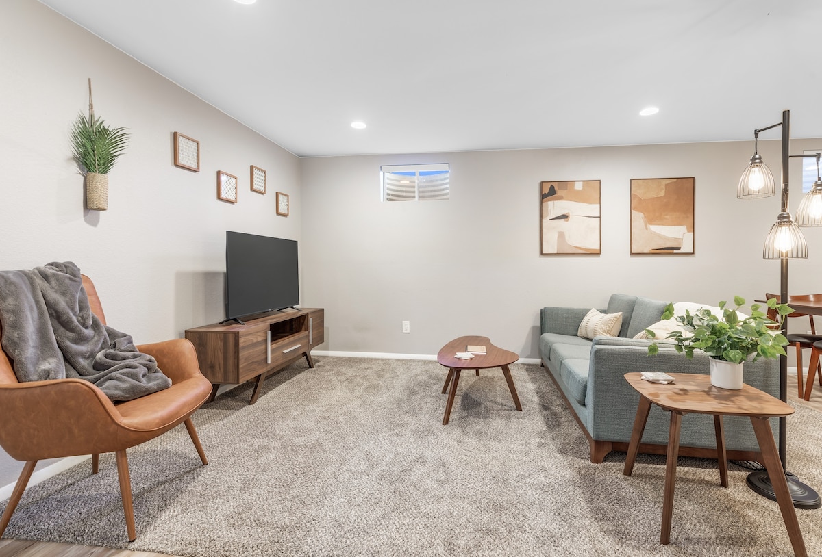 Newly Renovated Private Suite - Olde Town Arvada