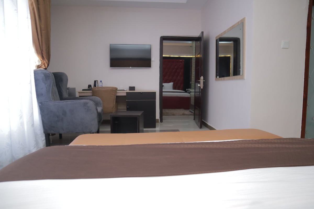 Luxury 3 bedrooms hotel serviced apartment