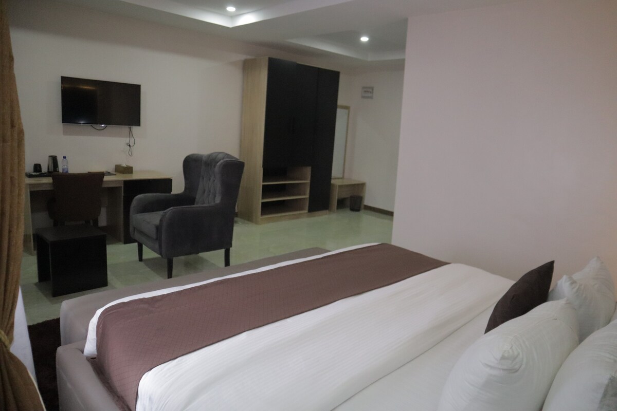 Luxury 3 bedrooms hotel serviced apartment
