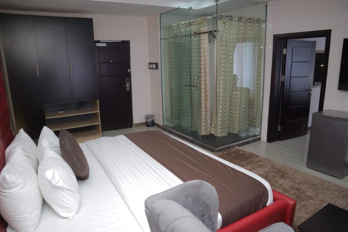 Luxury 3 bedrooms hotel serviced apartment