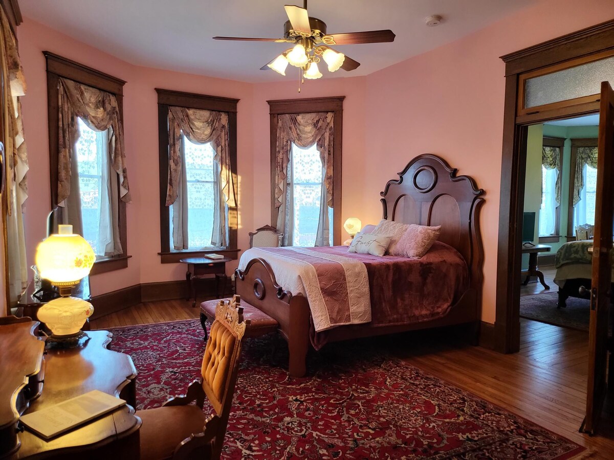 Rent entire 2nd floor Historic 1895 Victorian