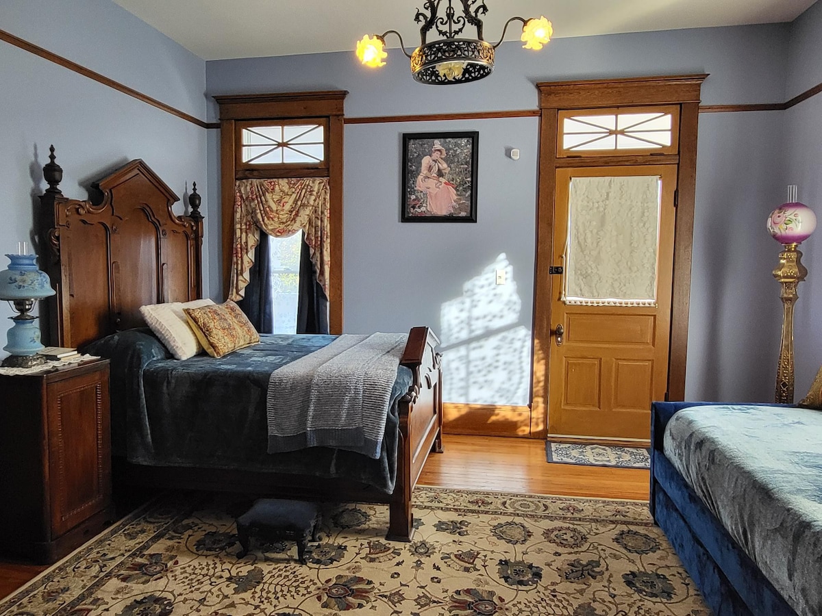 Rent entire 2nd floor Historic 1895 Victorian