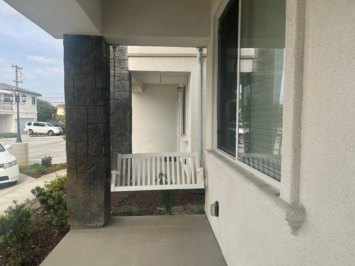 Brand New Room in Central LA- Close to Disneyland!