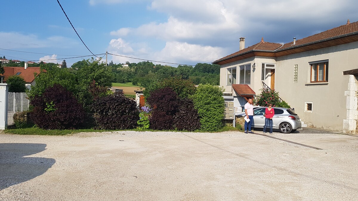 Maison en pierre au pied de la chartreuse